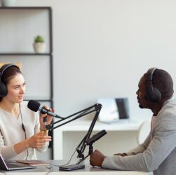 Empresas começam a investir em podcast