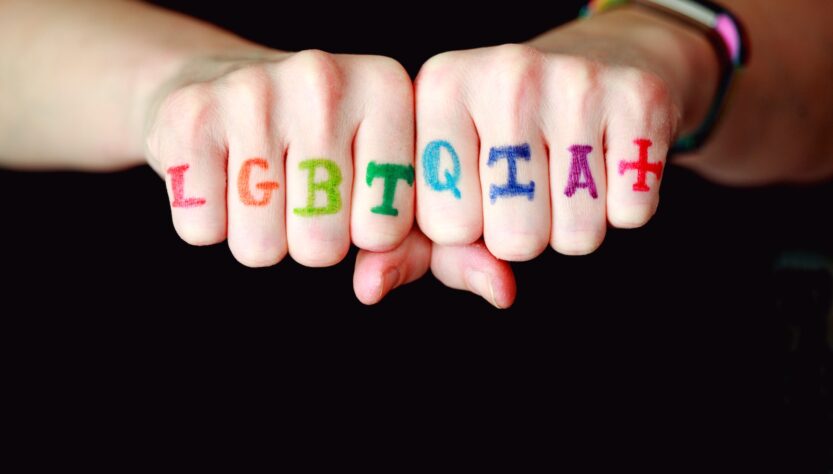 Empresas abraçam a comunidade LGBTQIAP+ e buscam aumentar a diversidade