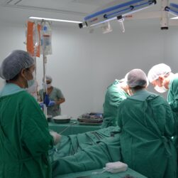 IMED: Foto do procedimento de captação de órgãos realizado no HCN