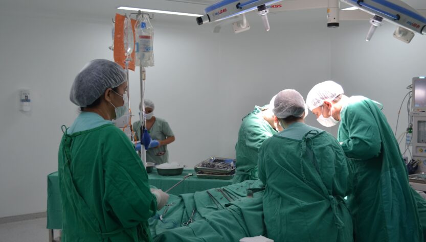 IMED: Foto do procedimento de captação de órgãos realizado no HCN