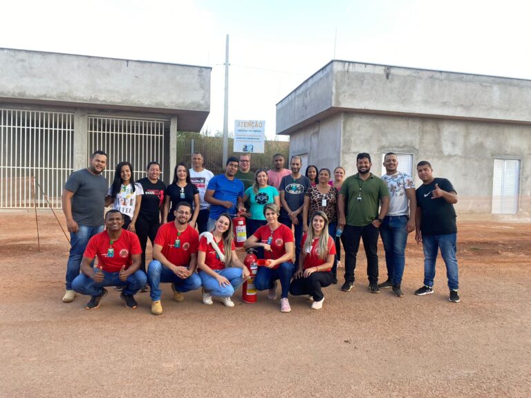A capacitação tem o objetivo de qualificar a equipe para a ação em caso de emergência e na prevenção e controle de incêndios no HEF