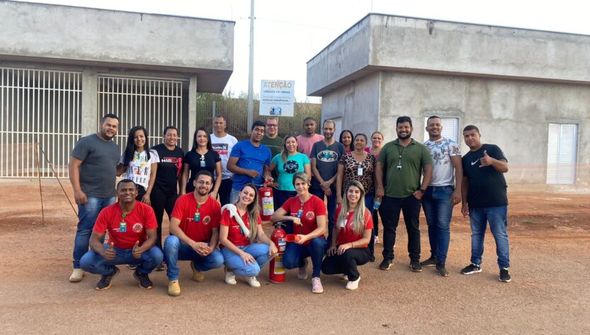 A capacitação tem o objetivo de qualificar a equipe para a ação em caso de emergência e na prevenção e controle de incêndios no HEF