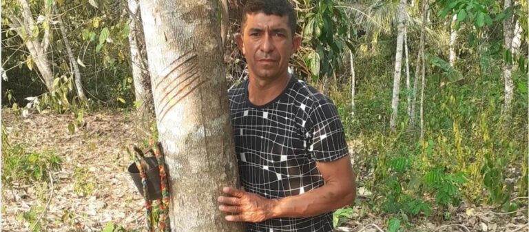 Artesão fabrica sapatos, bolsas, acessórios e objetos de decoração a partir da matéria-prima totalmente sustentável. Votações ficam abertas até 23 de janeiro