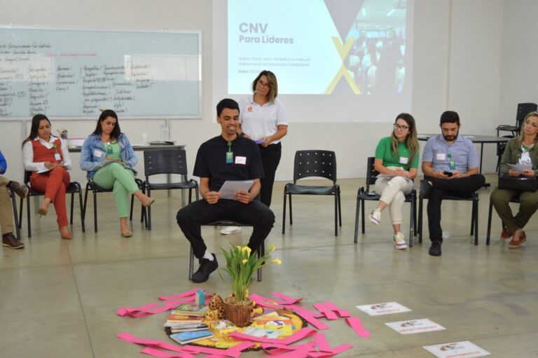 Hetrin realiza palestra sobre Comunicação Não Violenta