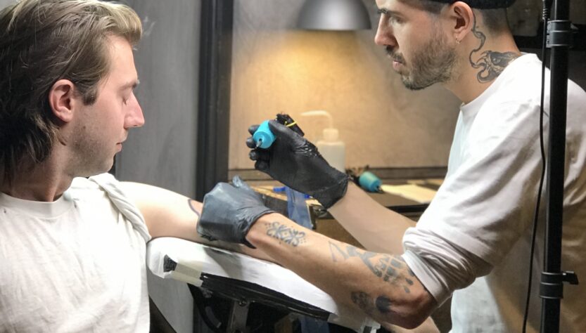 Mercado global de tatuagem deve faturar US$ 2 bi em 2023