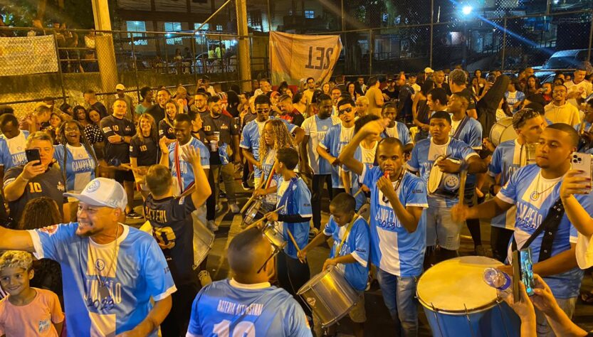 Samba e Funk nas Favelas faz apresentação no Carnaval 2023