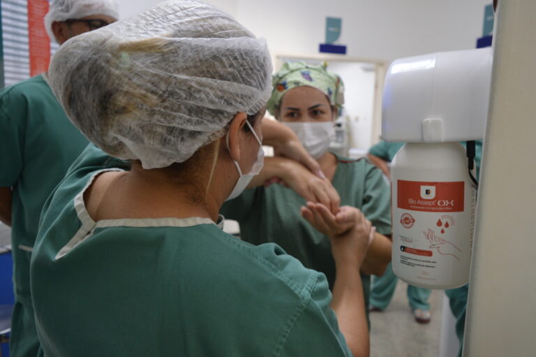 IMED - Instituto de Medicina, Estudos e Desenvolvimento | Hetrin - Hospital Estadual de Trindade | Degermaçâo das mâos