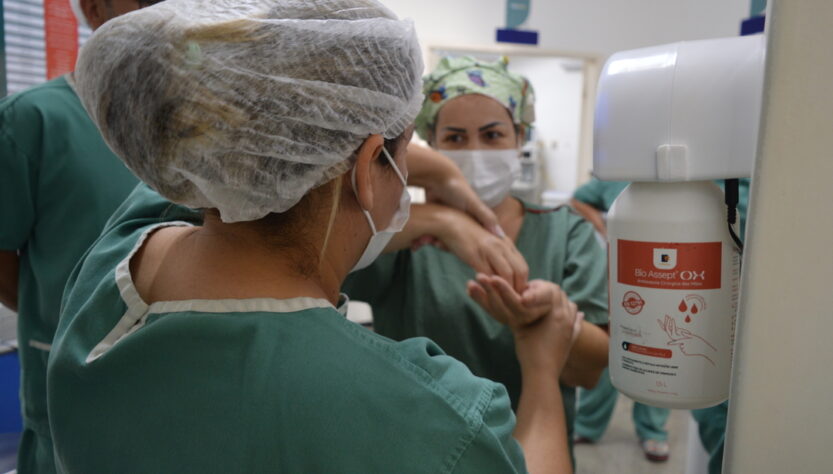 IMED - Instituto de Medicina, Estudos e Desenvolvimento | Hetrin - Hospital Estadual de Trindade | Degermaçâo das mâos