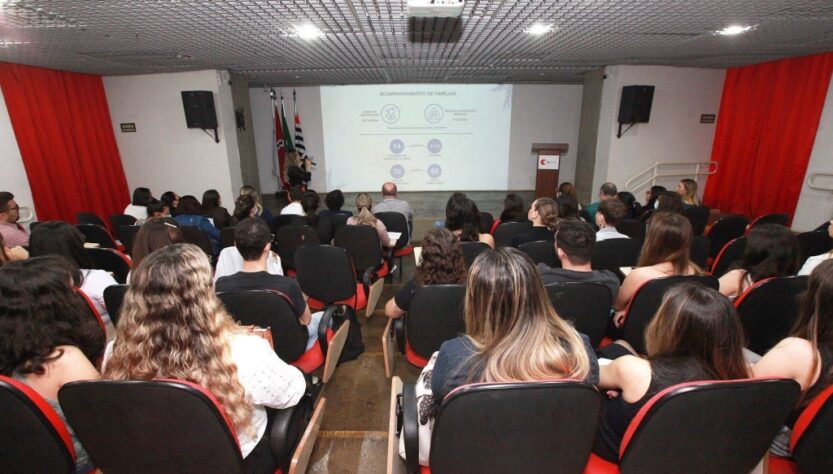 Alunos de medicina apresentam relatos de experiência