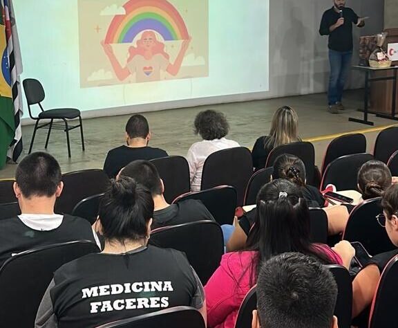 Faculdade de medicina aborda LGBTfobia no trabalho