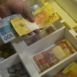 Salário Minimo de R$ 1.412 no Brasil de 2024
