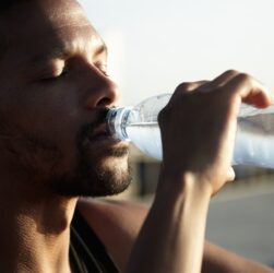 Médico do Trabalho dá dicas para quem enfrenta o calor