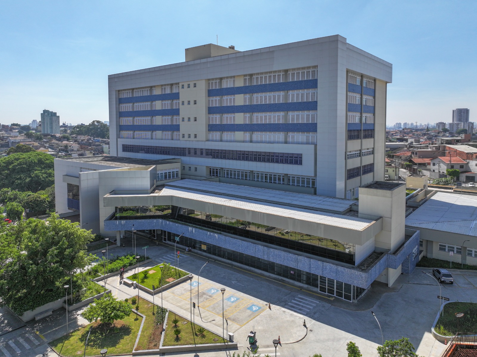 HMB - Hospital Municipal da Brasiliândia com vagas abertas na área da saúde, unidade administrada pelo IMED - Instituto de Medicina e Estudos