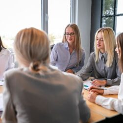 Números da liderança feminina em empresas ainda são baixos