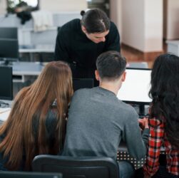 Econet Editora oferece quatro cursos de pós-graduação