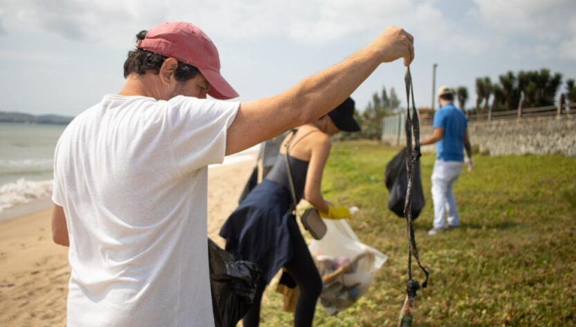 Ação voluntária realiza mutirão de limpeza de praias em Búzios