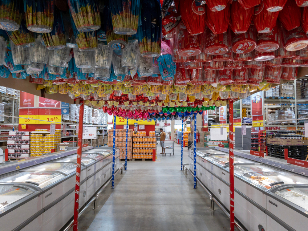 Páscoa: como é o complexo caminho dos ovos de chocolate até o consumidor