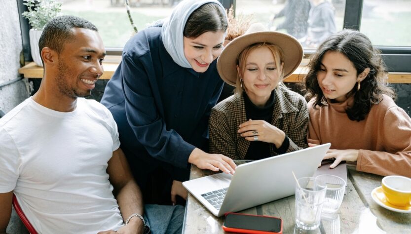 Empresas flexibilizam vestuário em prol da diversidade