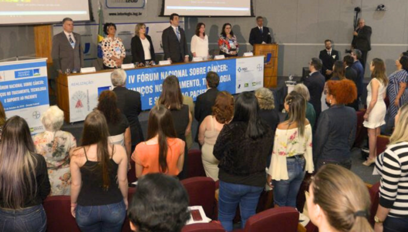 Brasil debate avanços no tratamento e suporte ao paciente oncológico