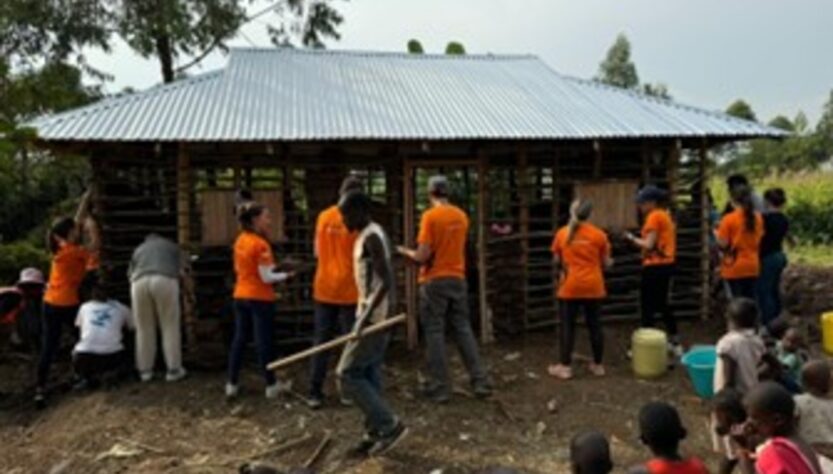 Alunos realizam ações sociais na África Oriental durante as férias de inverno