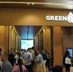 GreenPlac comemora 6 anos de empresa na Formóbile 2024, sendo sua 4ª vez feira e anunciou doação de stand para construção de casas no Rio Grande do Sul.