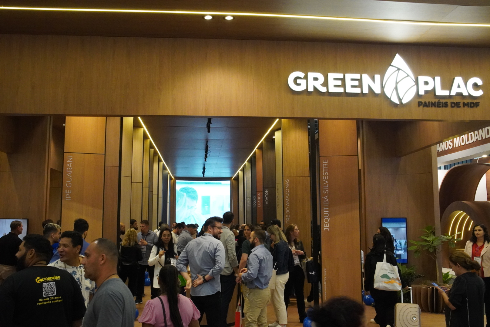 GreenPlac comemora 6 anos de empresa na Formóbile 2024, sendo sua 4ª vez feira e anunciou doação de stand para construção de casas no Rio Grande do Sul.