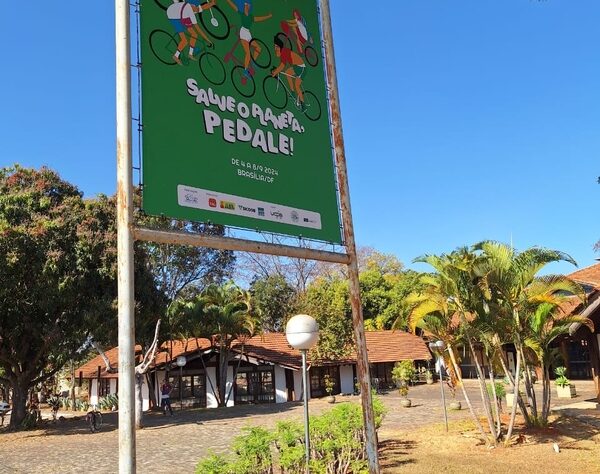 Evento faz bicicletas dominarem a paisagem em Brasília