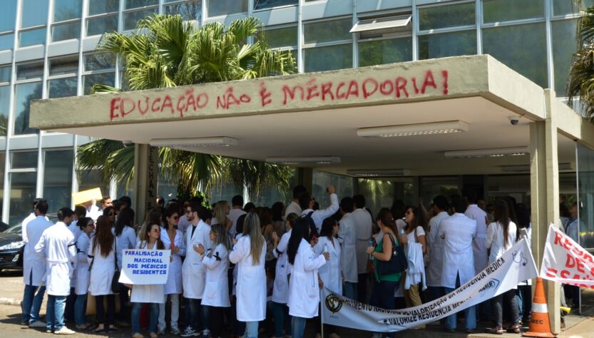 Procuram-se profissionais para residências médicas no Brasil