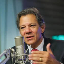 Ministro da Fazenda, Fernando Haddad, celebra reoneração da folha