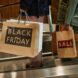 Consciência ao comprar ajuda no orçamento na Black Friday