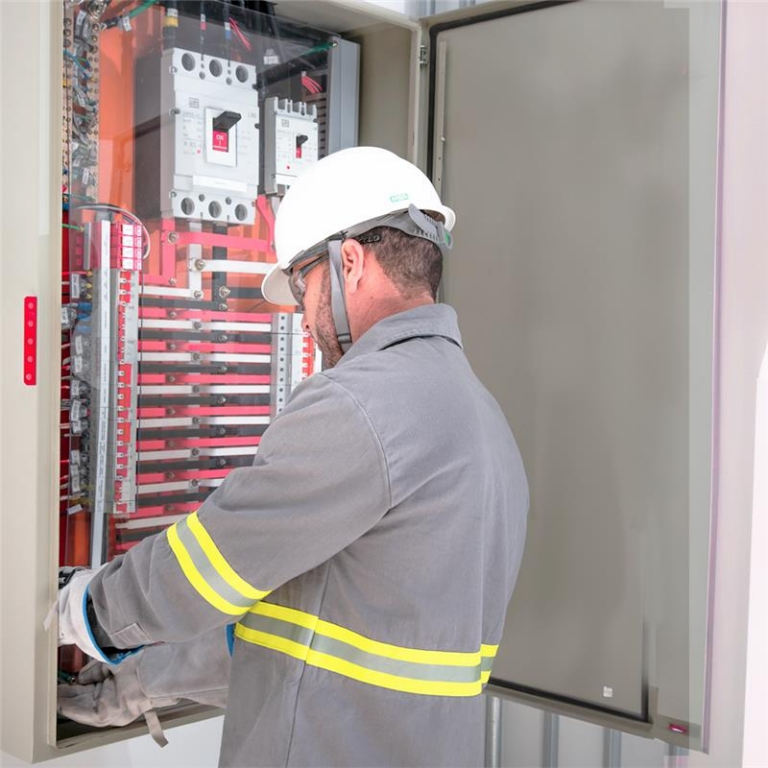 Surtos elétricos causam danos irreversíveis a equipamentos