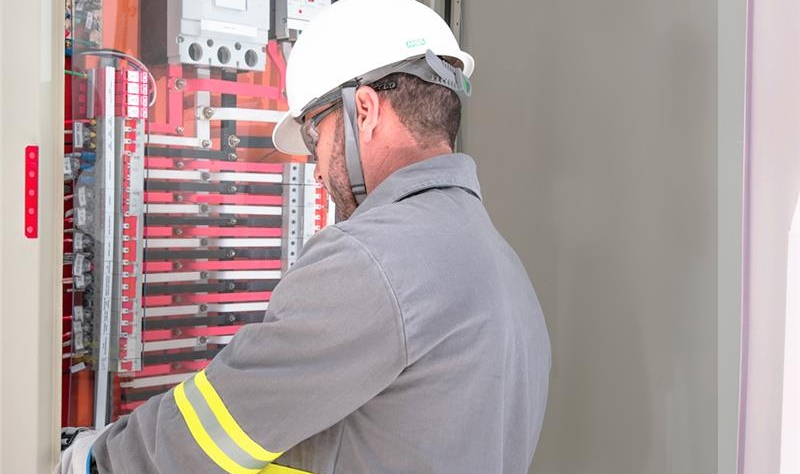 Surtos elétricos causam danos irreversíveis a equipamentos