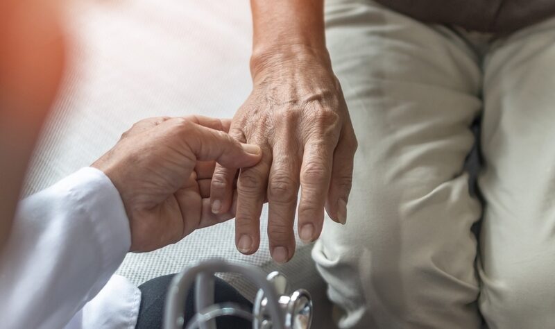 Parkinson também afeta pessoas antes dos 50 anos