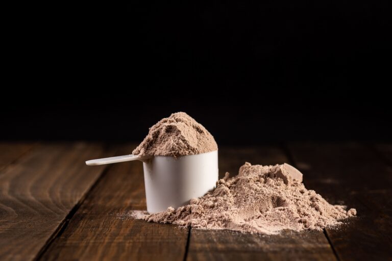 Su​plementação com whey protein melhora recuperação muscular