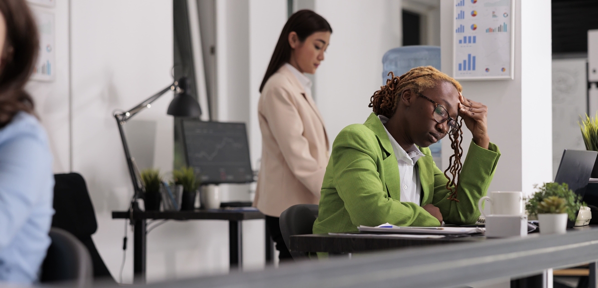 Burnout afeta mais mulheres e expõe sobrecarga invisível
