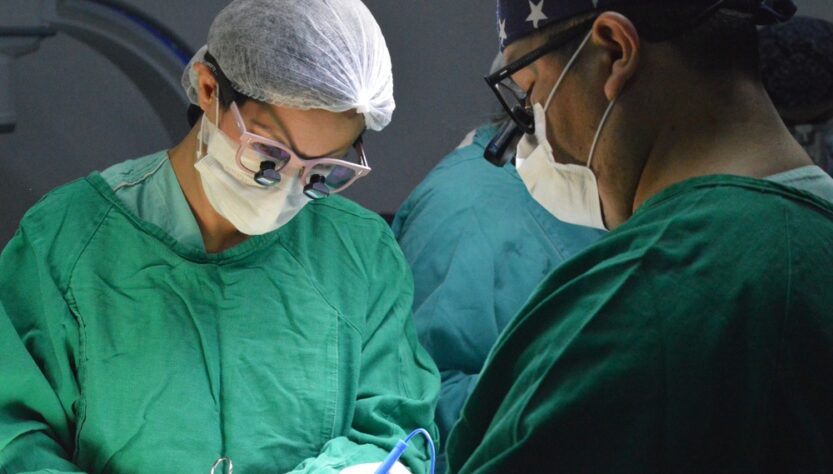 O Hospital Estadual de Formosa (HEF) realiza mais de 900 cirurgias em um trimestre, destacando-se no atendimento eletivo e emergencial à população, com foco na segurança e recuperação dos pacientes.