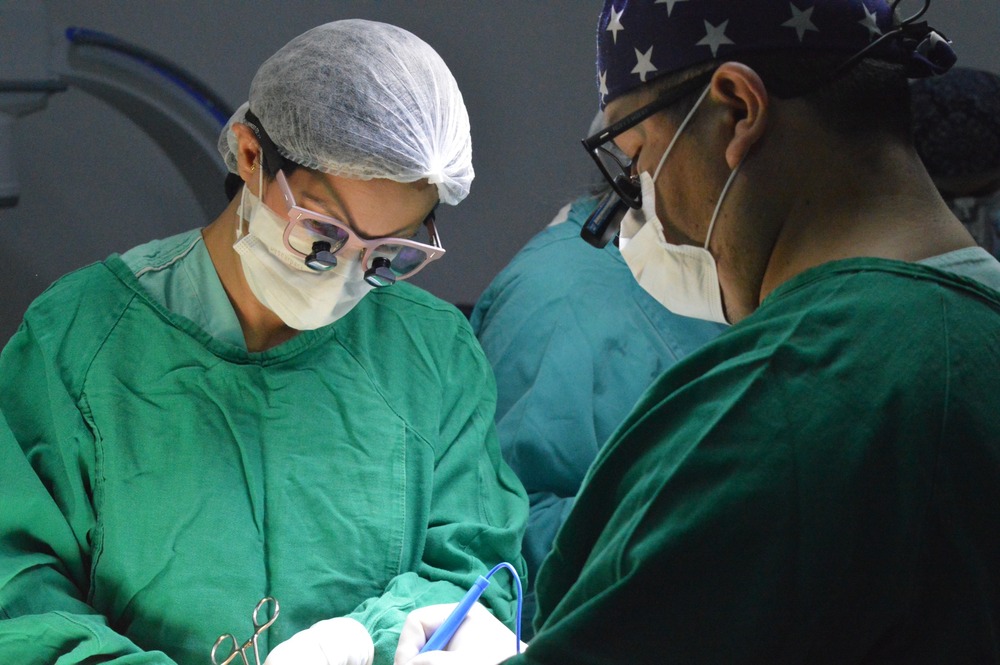 O Hospital Estadual de Formosa (HEF) realiza mais de 900 cirurgias em um trimestre, destacando-se no atendimento eletivo e emergencial à população, com foco na segurança e recuperação dos pacientes.