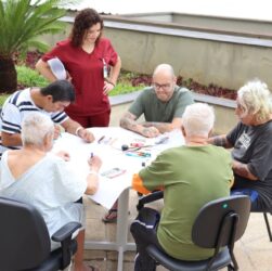 O Projeto Sol do Hospital Municipal da Brasilândia (HMB) promove interação e benefícios emocionais através da exposição à luz natural em ambientes externos.
