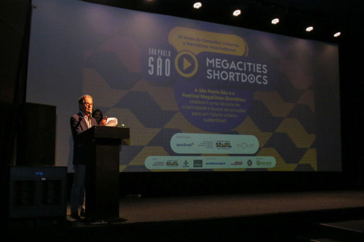 Dupla comemoração exibiu melhores curtas de festival global