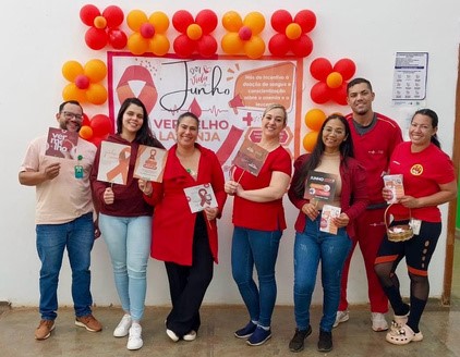 Equipe do HEF realiza blitz informativa com orientações sobre doação de sangue e prevenção à anemia e leucemia; Policlínica promove palestra educativa sobre o tema.