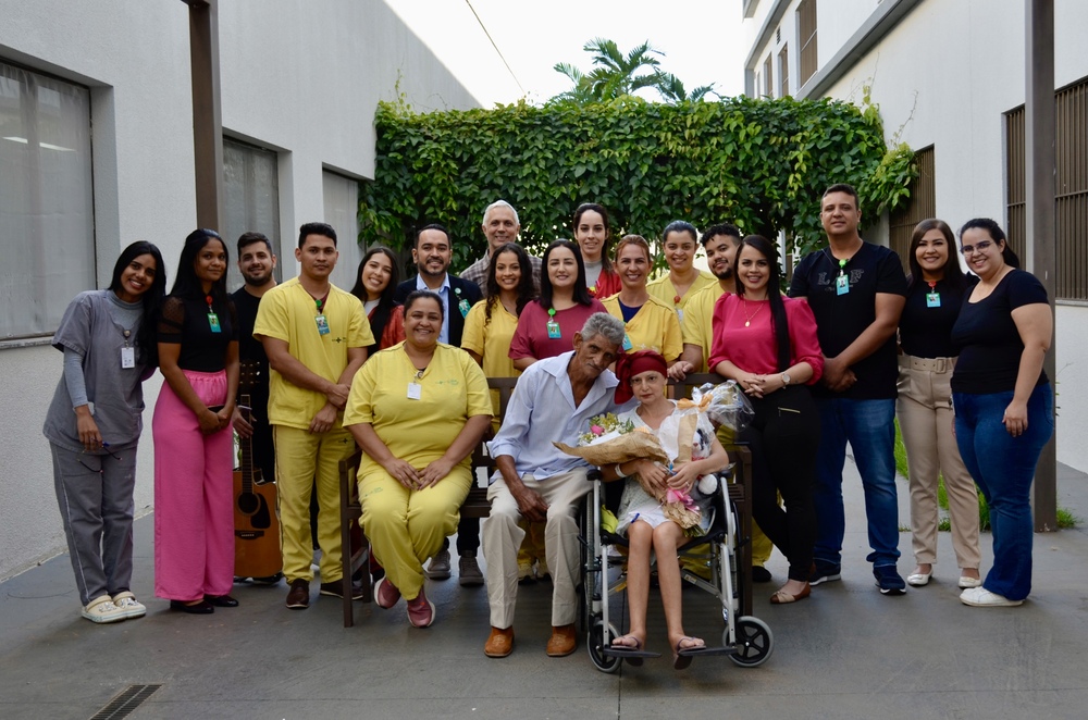 O Hospital Estadual do Centro-Norte Goiano (HCN) realiza o Projeto Cuidar e Mover, que visa melhorar a saúde e o bem-estar dos pacientes durante a internação.