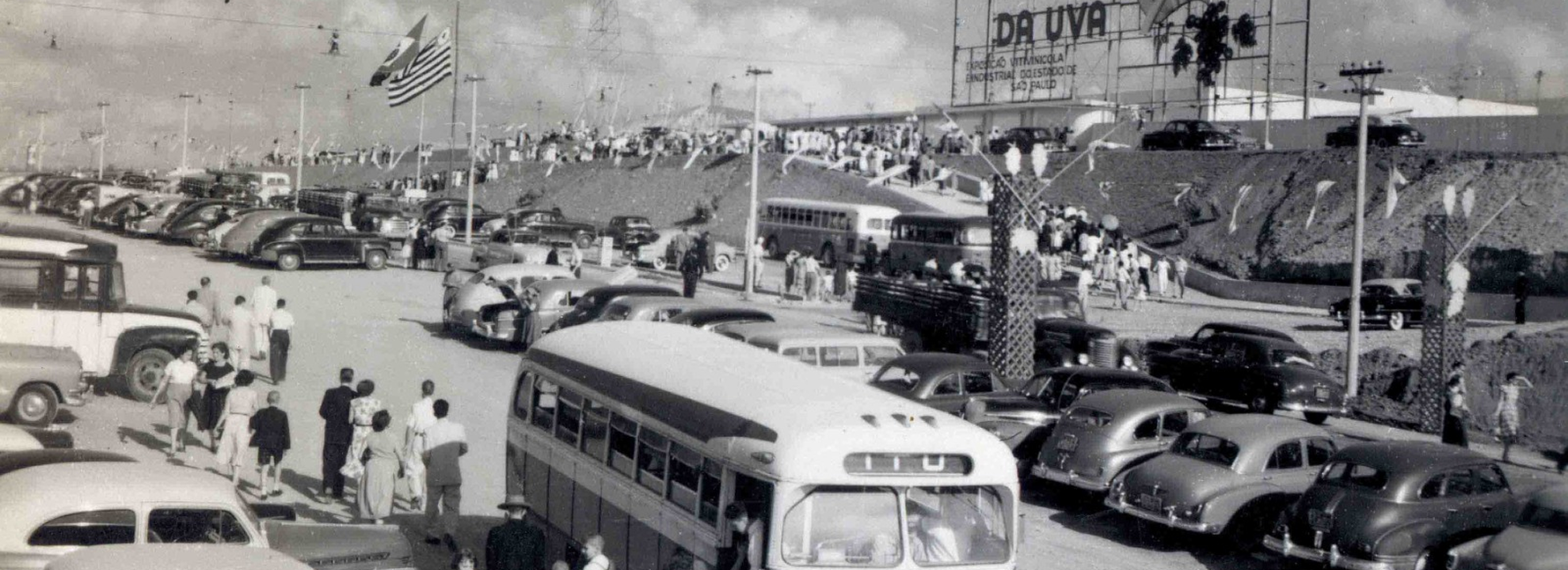 Capa do livro "Circuito das Frutas – História, Cultura e Turismo", por Márcio MA, destacando a riqueza cultural e turística do interior paulista.
