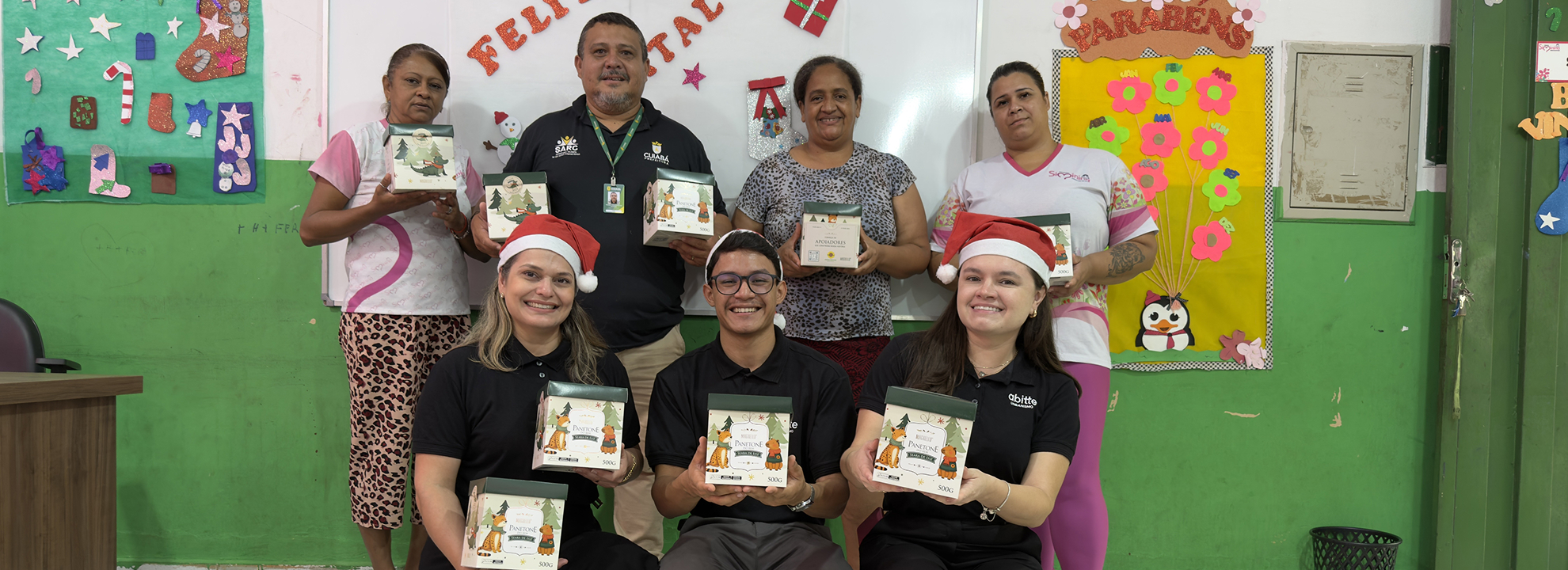 Colaboradores da Abitte Urbanismo, empresa que faz parte da Colpar Brasil distribuem panetones e promovem um Natal feliz para crianças em Cuiabá.