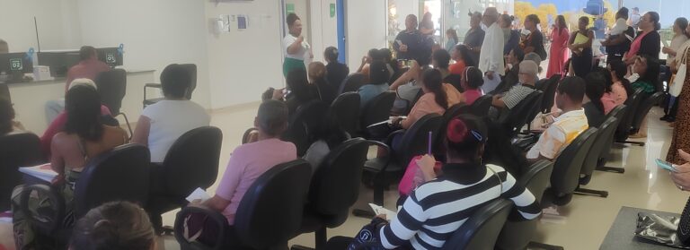 Palestra sobre direitos e acessibilidade para pessoas com deficiência auditiva e visual na Policlínica Estadual da Região Nordeste II.