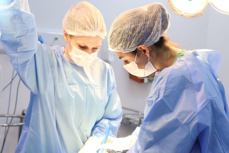 Procedimento de captação de órgãos realizado no centro cirúrgico do HMB, com equipe da OPOS, utilizando a estrutura da unidade para viabilizar a doação pelo SUS