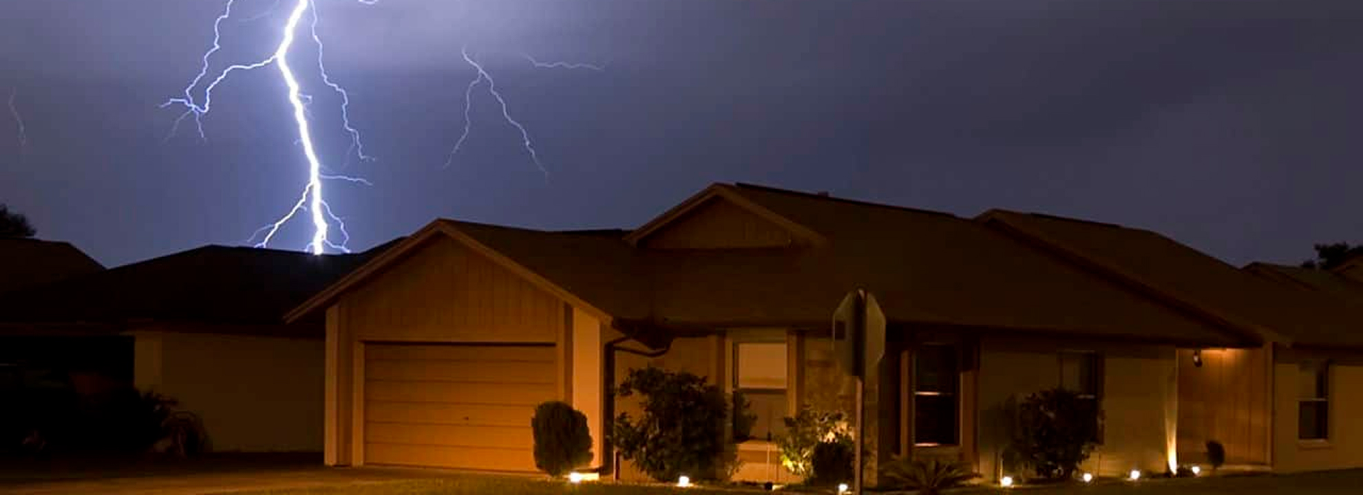 Raios | Brasil lidera em descargas elétricas, destacando a importância da segurança e manutenção de sistemas elétricos e extintores.