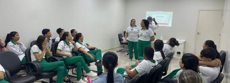 Ação educativa sobre Doenças Tropicais Negligenciadas na Policlínica Estadual da Região Nordeste II, promovendo conhecimento e qualificação.