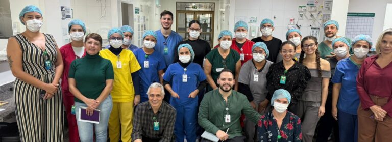 Visita da equipe do projeto Saúde em Nossas Mãos ao Hospital Estadual do Centro-Norte Goiano (HCN), focando na redução de infecções e custos.