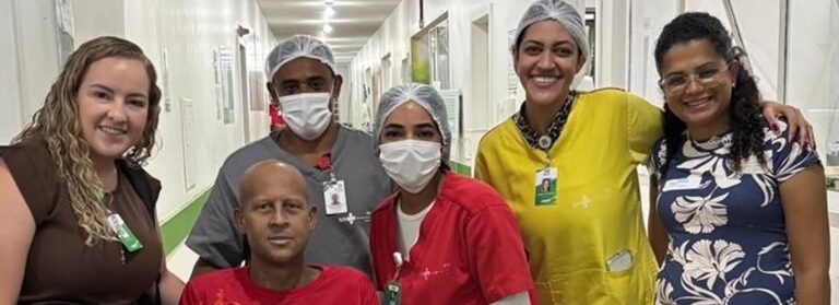 O Hospital Estadual de Formosa (HEF) celebra a alta de Márcio, um exemplo de superação após 89 dias de internação intensa.