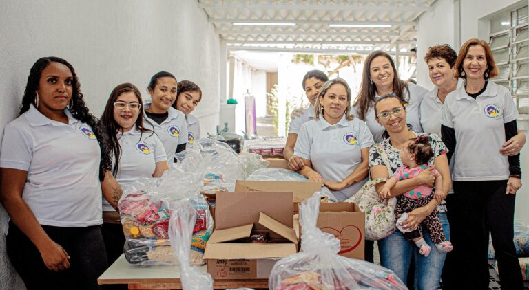 Rede de apoio para mães solo em São Paulo, oferecendo suporte e alimentos a famílias em vulnerabilidade. Coletivo de apoio à maternidade solo - SP